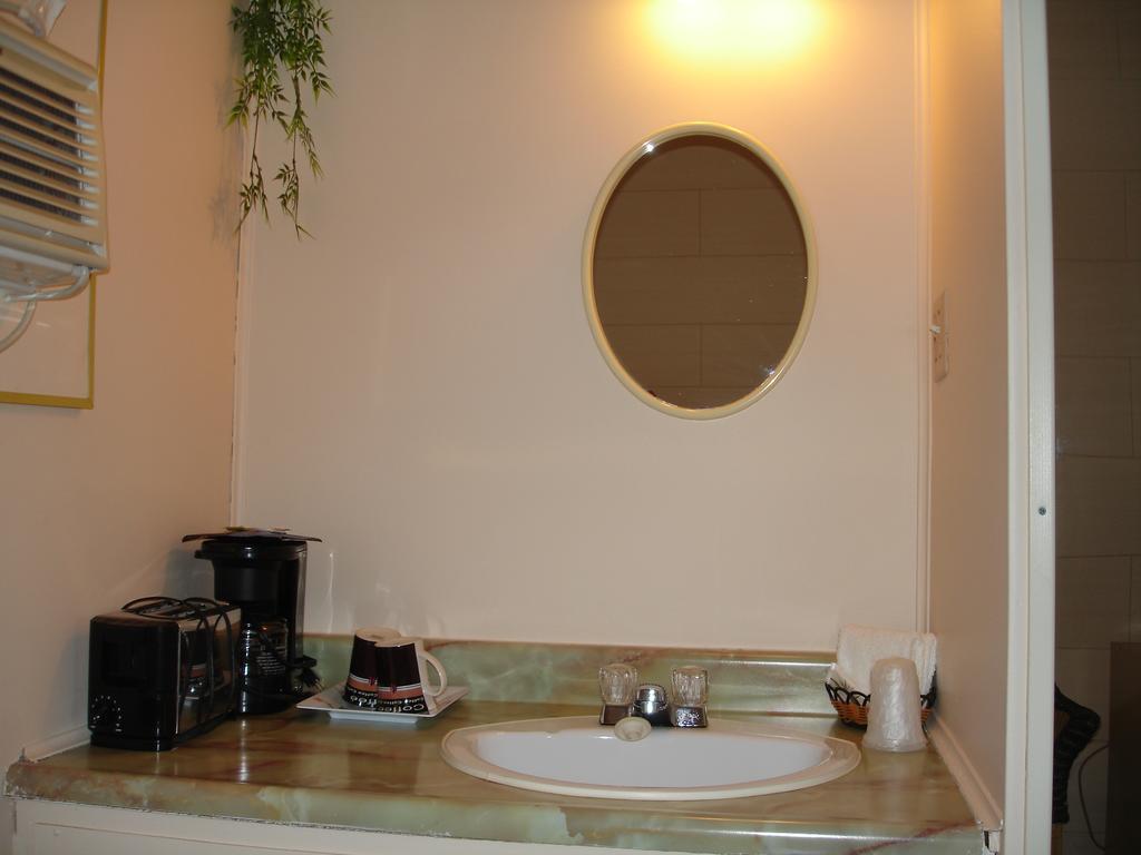 Motel Belair Rigaud Номер фото